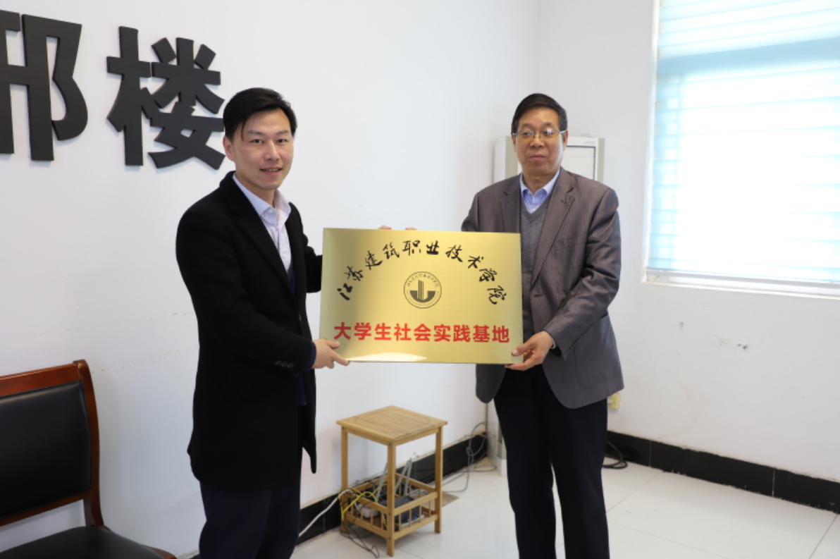校外辅导“加油站”，高校社会实践基地实现“校地共建”
